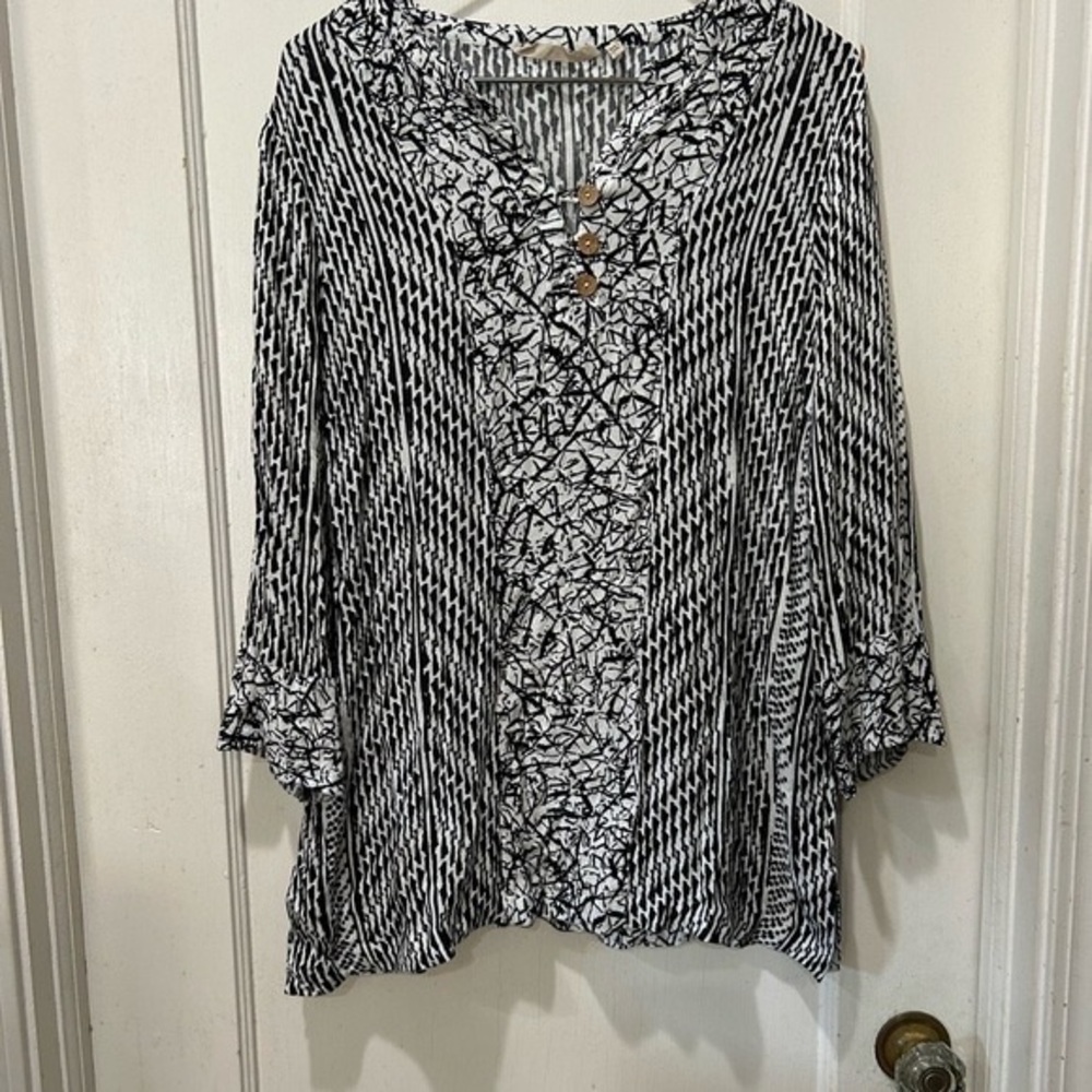 Soft Surroundings Black and White Patterned Blouse